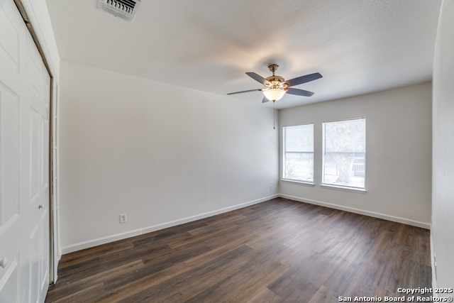 Listing photo id 17 for 4335 Misty Springs