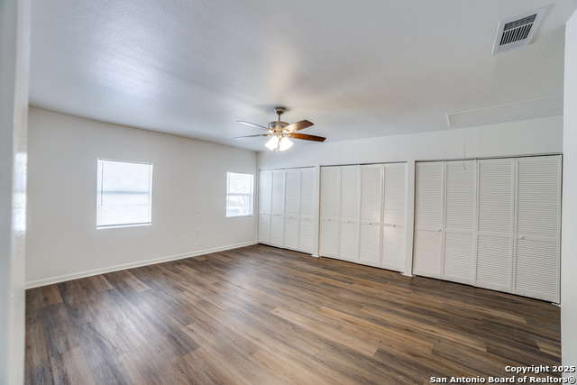 Listing photo id 19 for 4335 Misty Springs