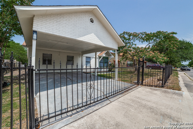 Listing photo id 1 for 4335 Misty Springs