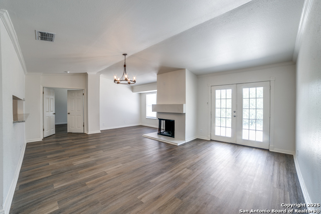 Listing photo id 3 for 4335 Misty Springs