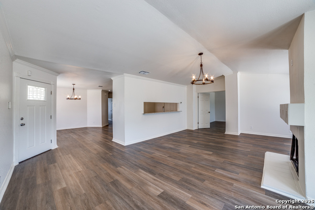 Listing photo id 4 for 4335 Misty Springs