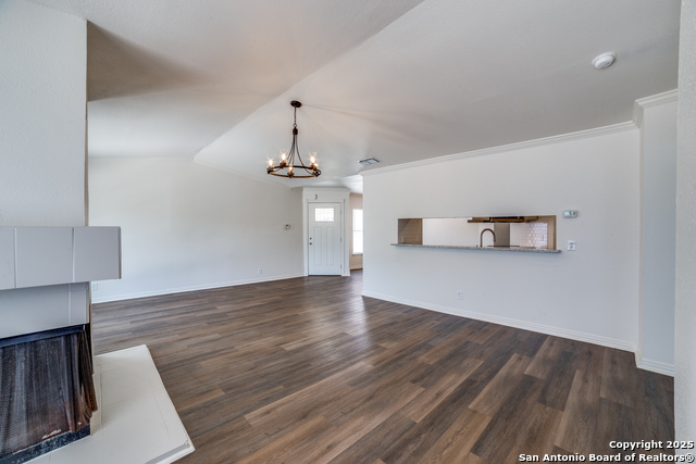 Listing photo id 6 for 4335 Misty Springs