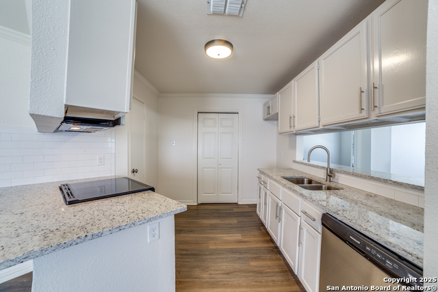 Listing photo id 7 for 4335 Misty Springs