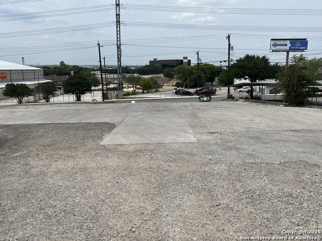 Listing photo id 5 for 8123 Broadway