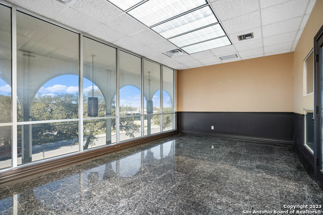 Listing photo id 9 for 8100 Broadway