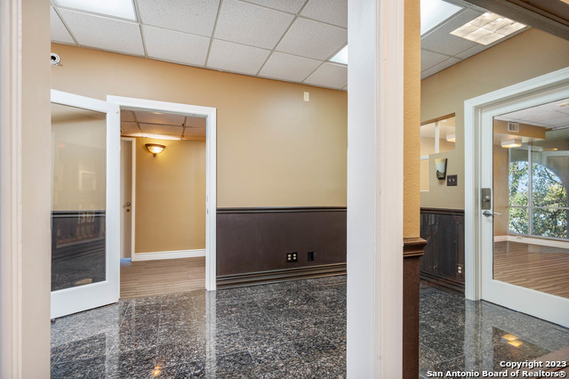 Listing photo id 13 for 8100 Broadway