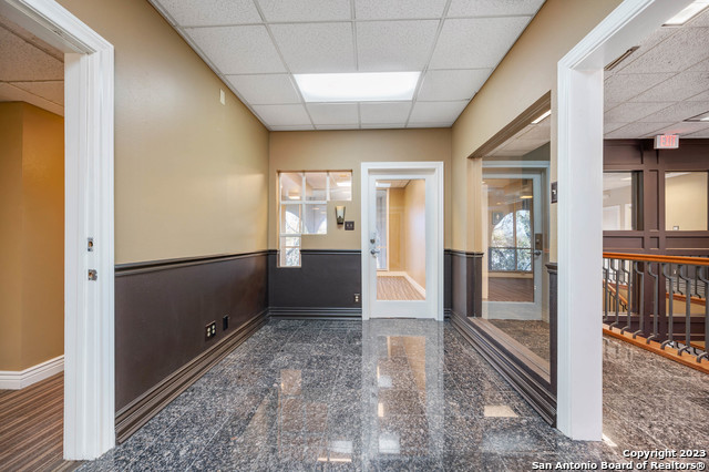 Listing photo id 14 for 8100 Broadway