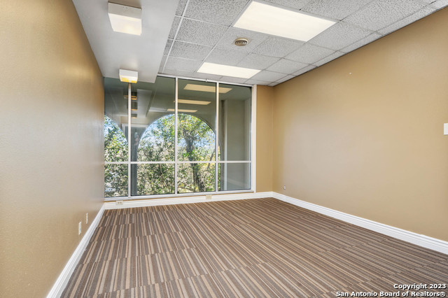Listing photo id 16 for 8100 Broadway
