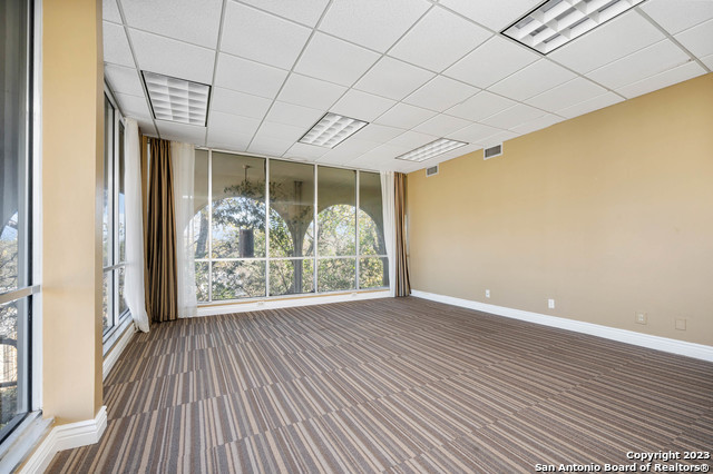 Listing photo id 19 for 8100 Broadway