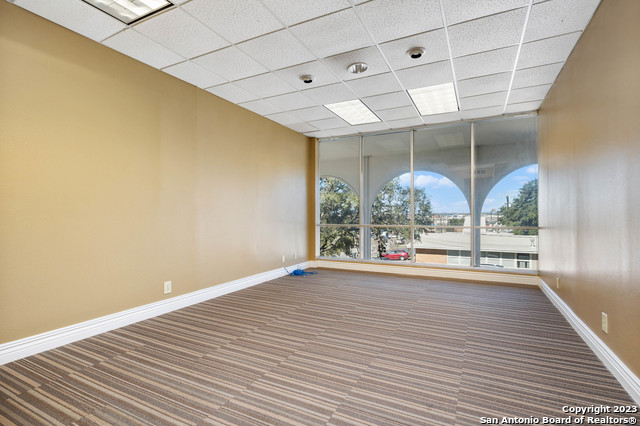 Listing photo id 20 for 8100 Broadway