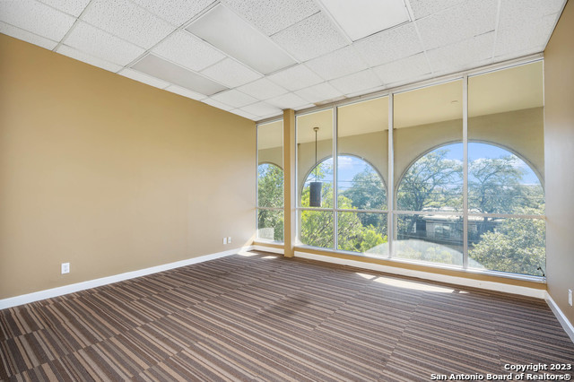 Listing photo id 21 for 8100 Broadway