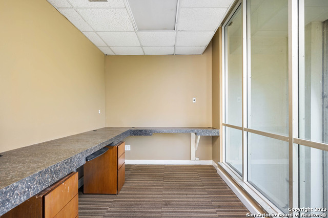 Listing photo id 25 for 8100 Broadway