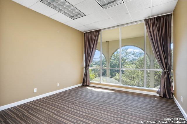Listing photo id 26 for 8100 Broadway