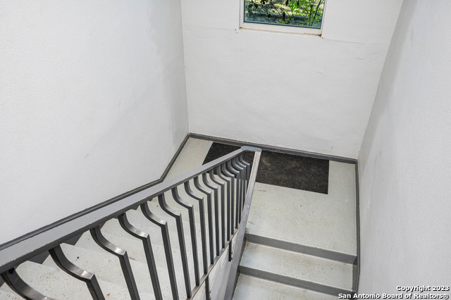 Listing photo id 28 for 8100 Broadway