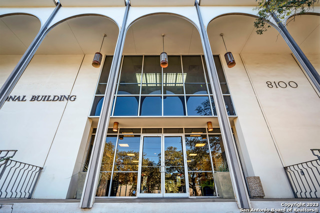 Listing photo id 2 for 8100 Broadway