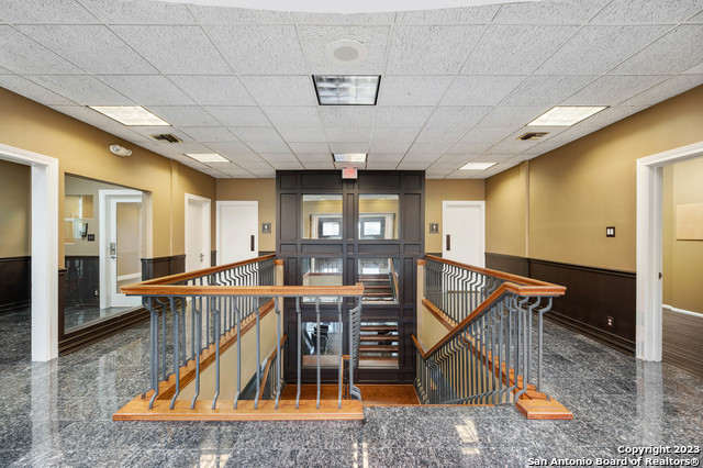 Listing photo id 7 for 8100 Broadway