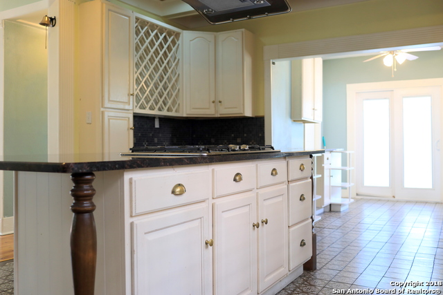 Image 10 of 23 For 228 Woodlawn Ave W