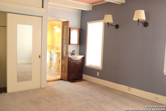Image 20 of 23 For 228 Woodlawn Ave W