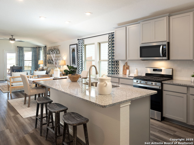 Listing photo id 0 for 10246 King Robert