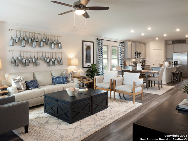 Listing photo id 2 for 10246 King Robert