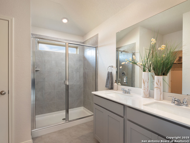 Listing photo id 4 for 10246 King Robert