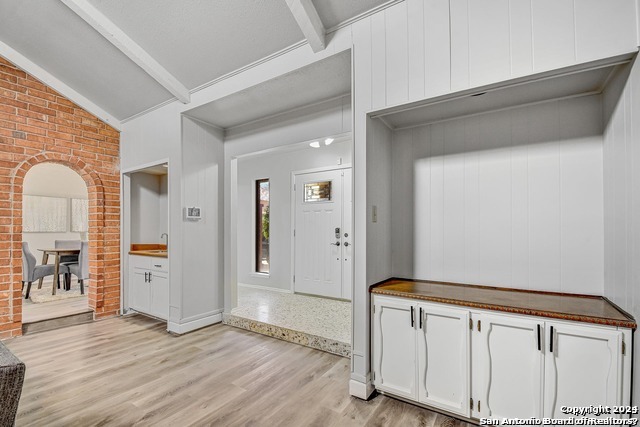 Image 4 of 13 For 6302 Madeleine Dr