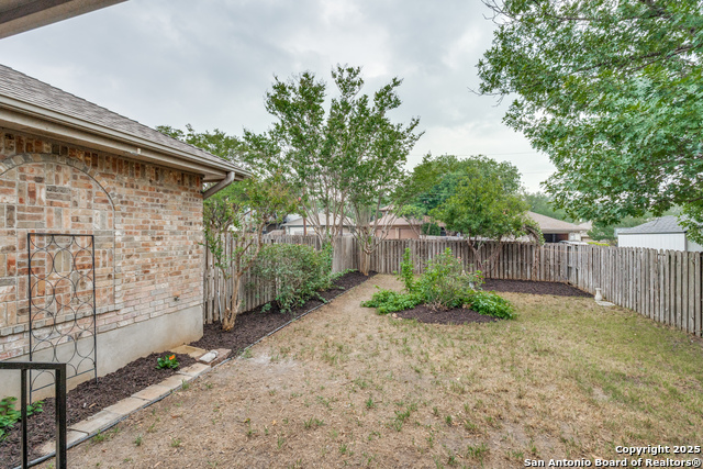 Listing photo id 10 for 820 California