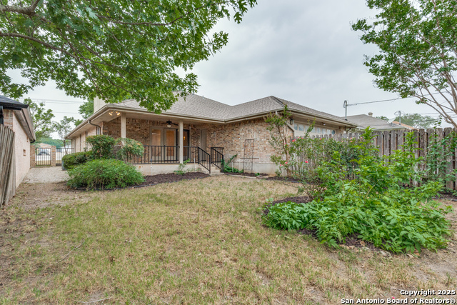 Listing photo id 11 for 820 California