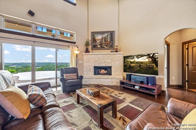 Image 12 of 70 For 406 Breathless View St