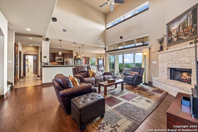 Image 13 of 70 For 406 Breathless View St