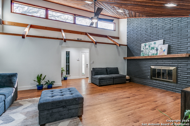 Listing photo id 8 for 2115 Green Creek