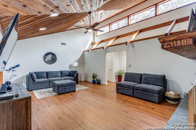 Listing photo id 9 for 2115 Green Creek