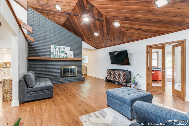 Listing photo id 10 for 2115 Green Creek