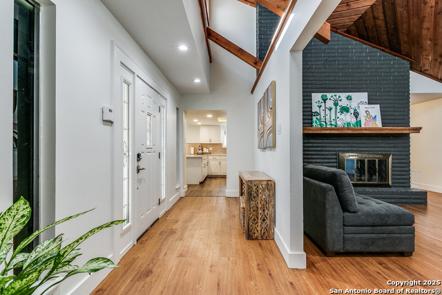 Listing photo id 5 for 2115 Green Creek