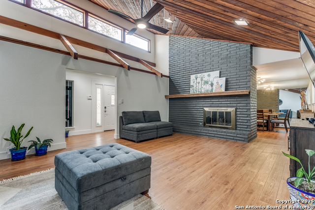 Listing photo id 6 for 2115 Green Creek
