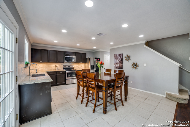 Listing photo id 8 for 10323 Medio Creek