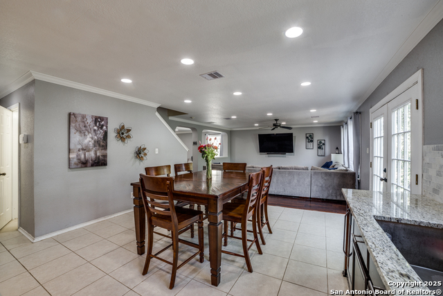 Listing photo id 10 for 10323 Medio Creek