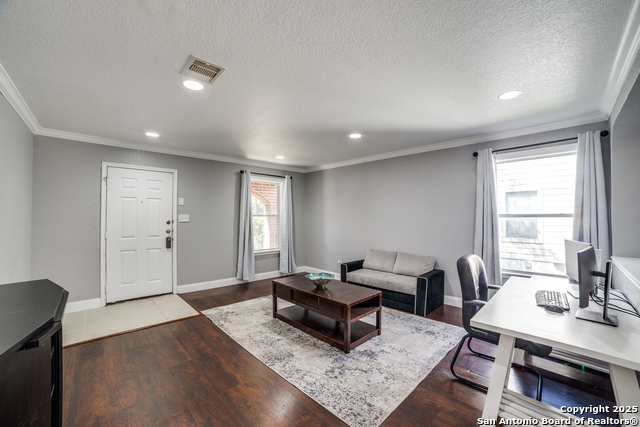 Listing photo id 3 for 10323 Medio Creek