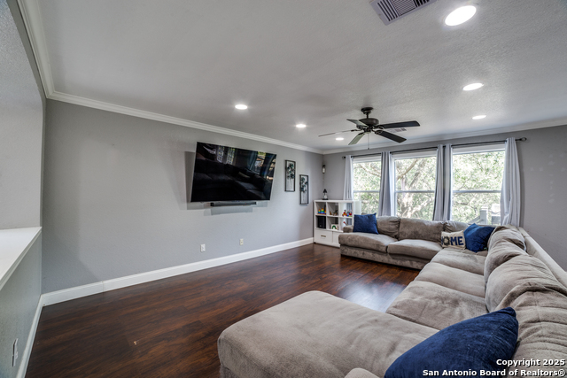 Listing photo id 5 for 10323 Medio Creek