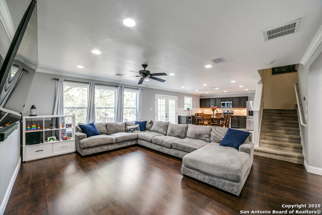 Listing photo id 6 for 10323 Medio Creek