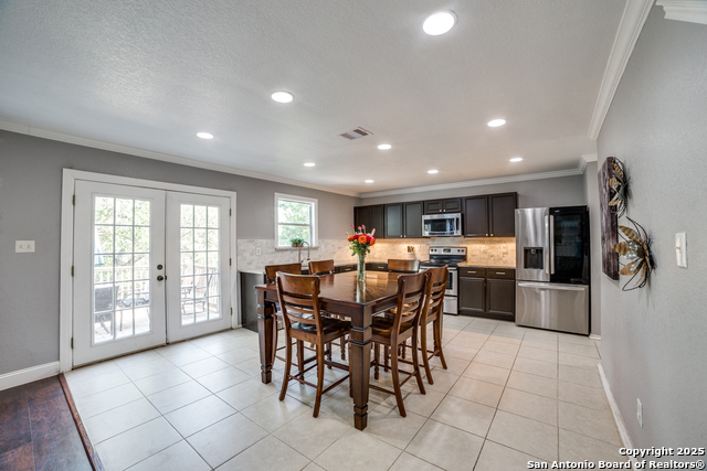 Listing photo id 7 for 10323 Medio Creek