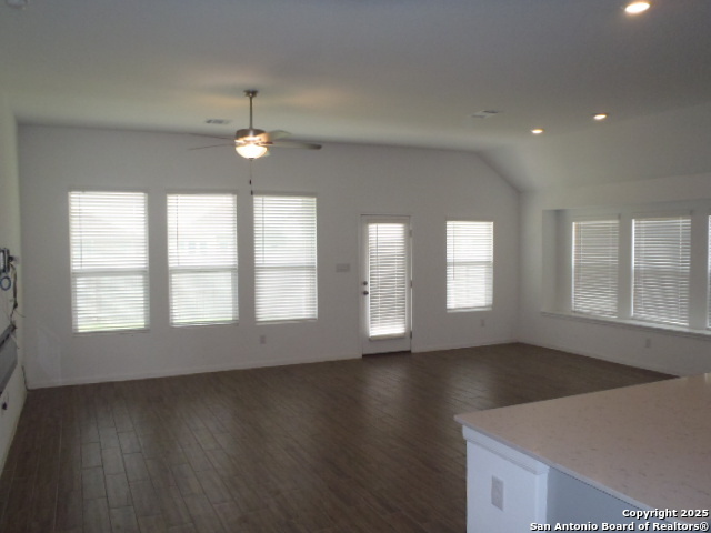 Listing photo id 9 for 5919 Corsicana