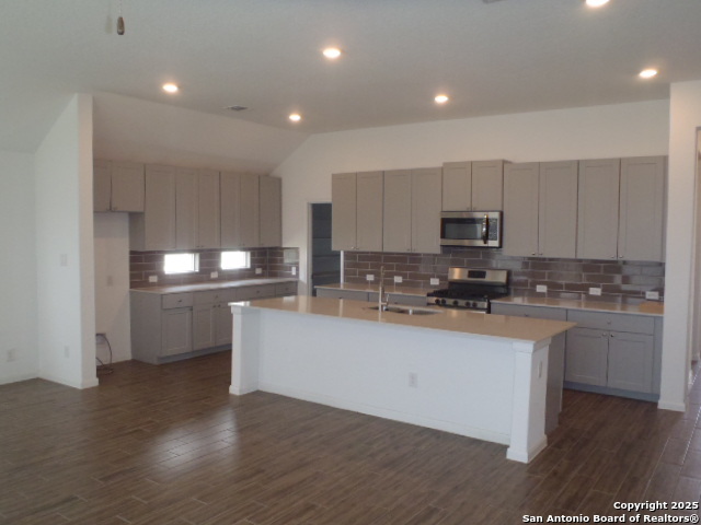 Listing photo id 10 for 5919 Corsicana