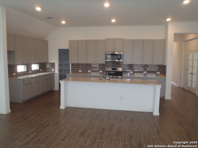 Listing photo id 11 for 5919 Corsicana
