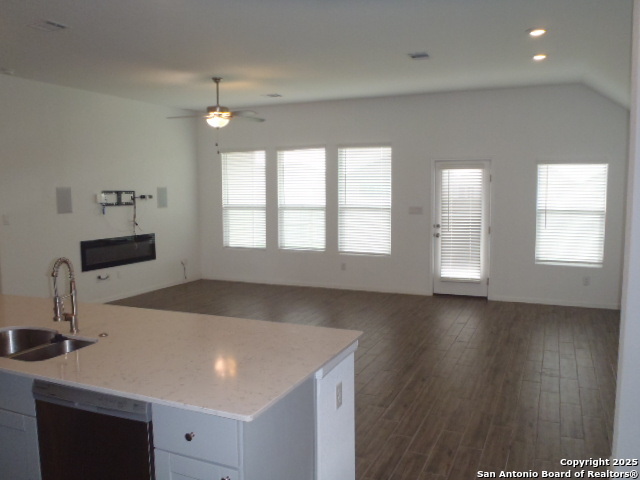 Listing photo id 13 for 5919 Corsicana