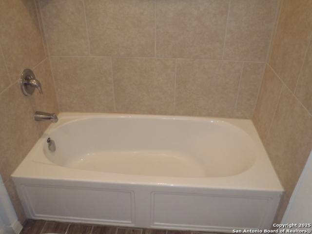 Listing photo id 35 for 5919 Corsicana
