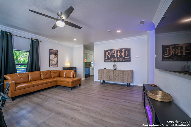 Listing photo id 8 for 555 Hansford