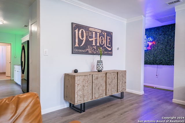 Listing photo id 9 for 555 Hansford