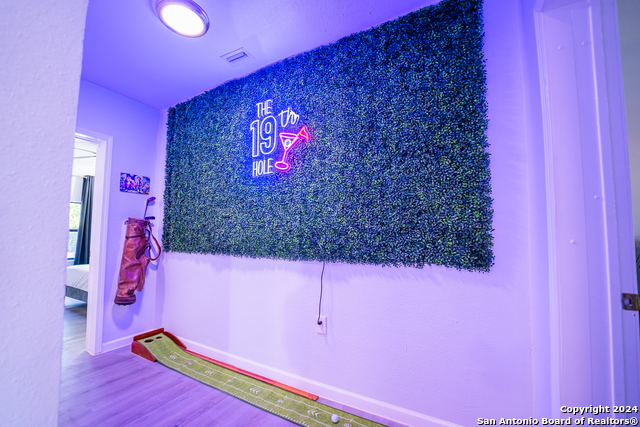 Listing photo id 11 for 555 Hansford