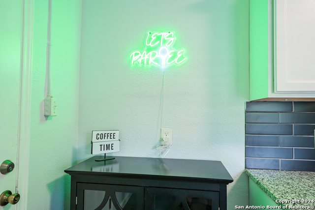 Listing photo id 17 for 555 Hansford